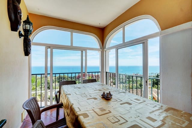 5 sypialnia Willa na sprzedaż w La Capellania, Benalmádena z basenem garażem - 1 325 000 € (Ref: 8969765)