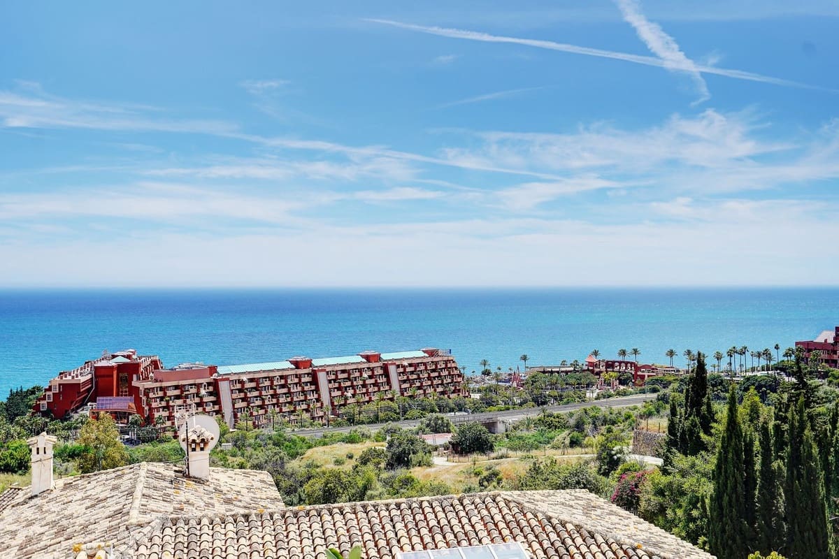 5 soverom Villa til salgs i La Capellania med svømmebasseng garasje - € 1 325 000 (Ref: 8969765)