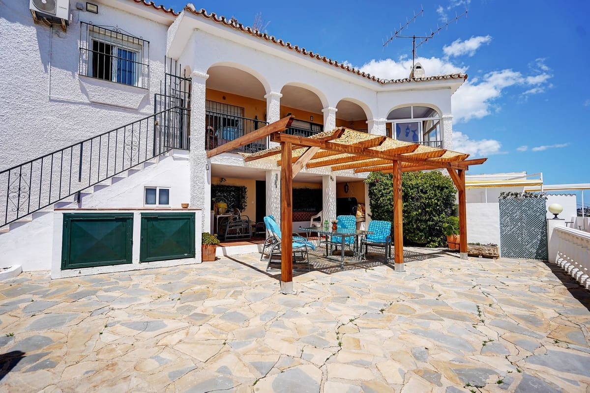 5 soverom Villa til salgs i La Capellania med svømmebasseng garasje - € 1 325 000 (Ref: 8969765)