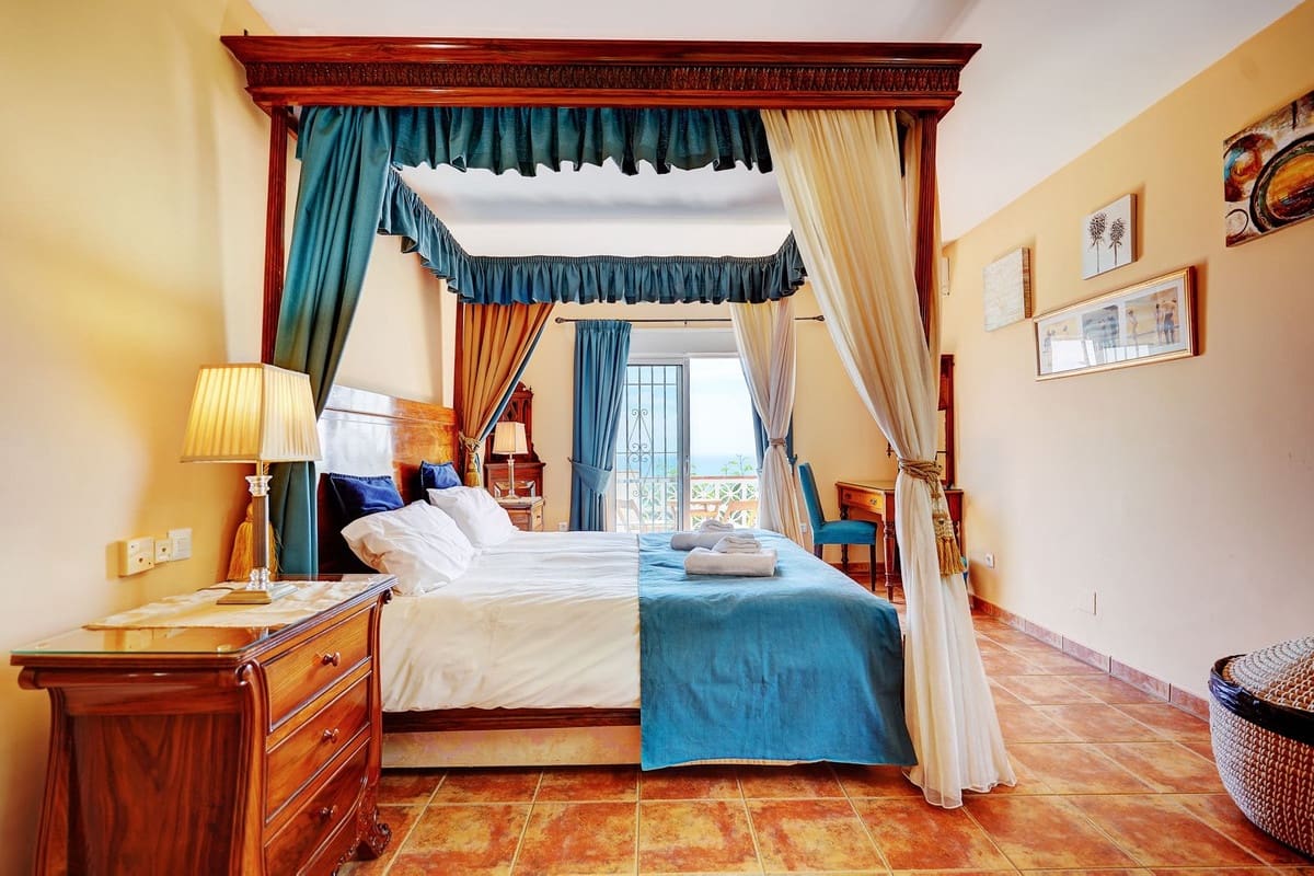 5 soverom Villa til salgs i La Capellania med svømmebasseng garasje - € 1 325 000 (Ref: 8969765)