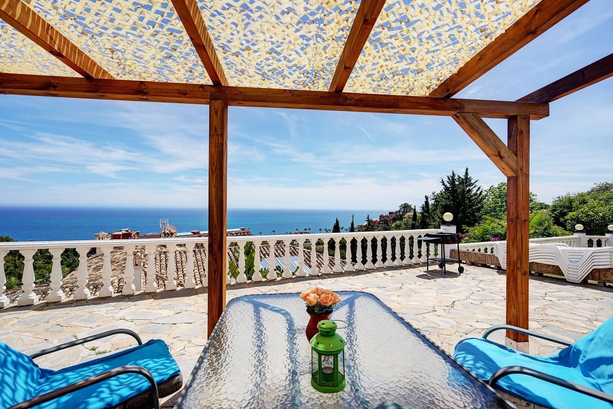 5 soverom Villa til salgs i La Capellania med svømmebasseng garasje - € 1 325 000 (Ref: 8969765)