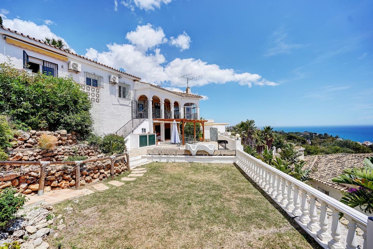 5 soverom Villa til salgs i La Capellania med svømmebasseng garasje - € 1 325 000 (Ref: 8969765)