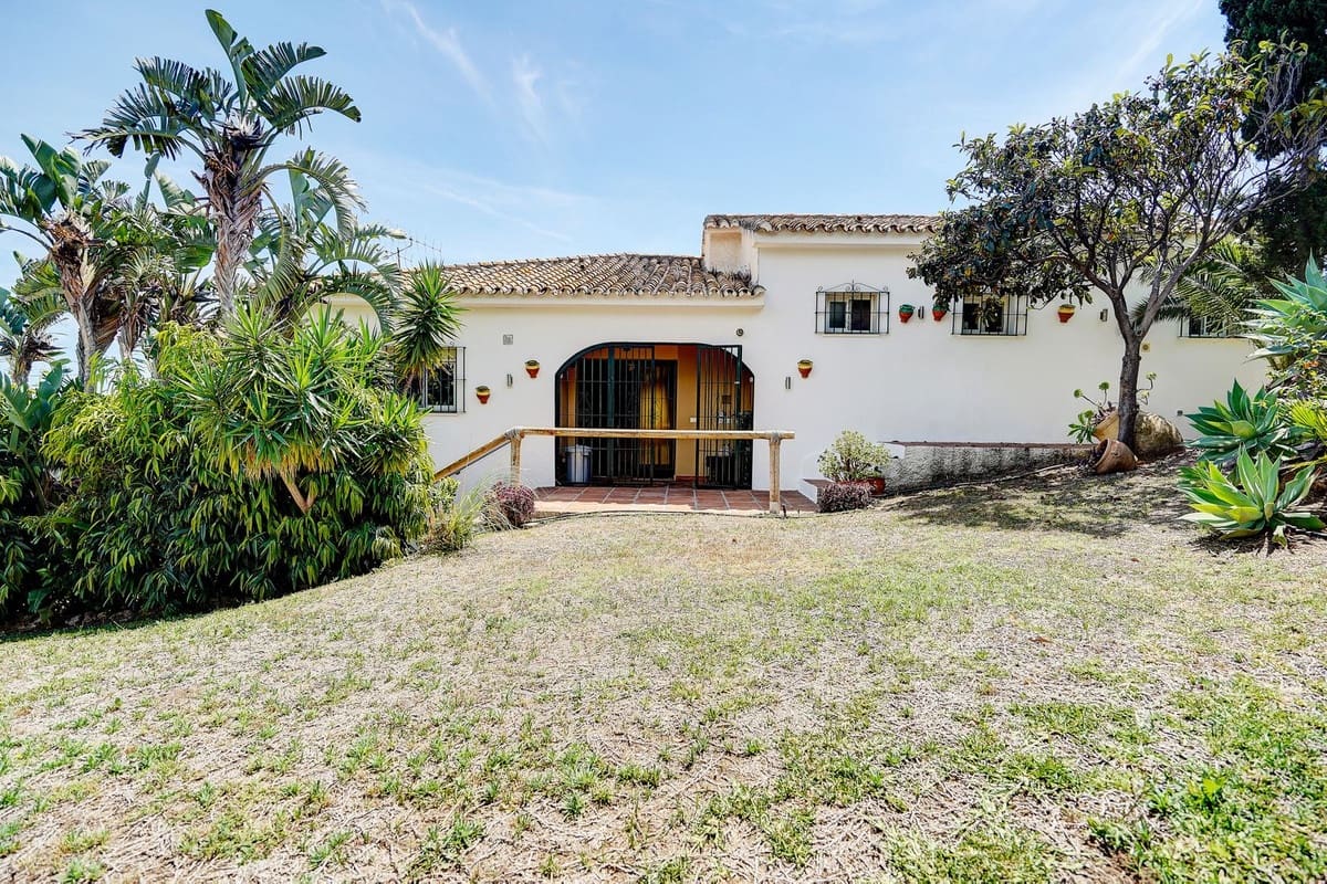 5 soverom Villa til salgs i La Capellania med svømmebasseng garasje - € 1 325 000 (Ref: 8969765)