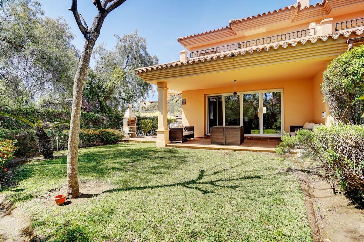 3 soverom Kjedet enebolig til salgs i Riviera del Sol med svømmebasseng garasje - € 499 000 (Ref: 8987279)