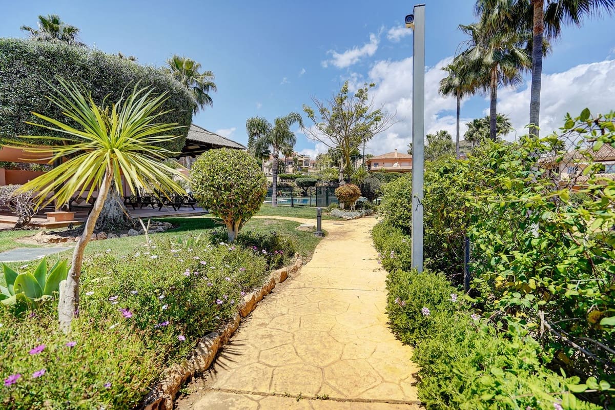 3 soverom Kjedet enebolig til salgs i Riviera del Sol med svømmebasseng garasje - € 499 000 (Ref: 8987279)