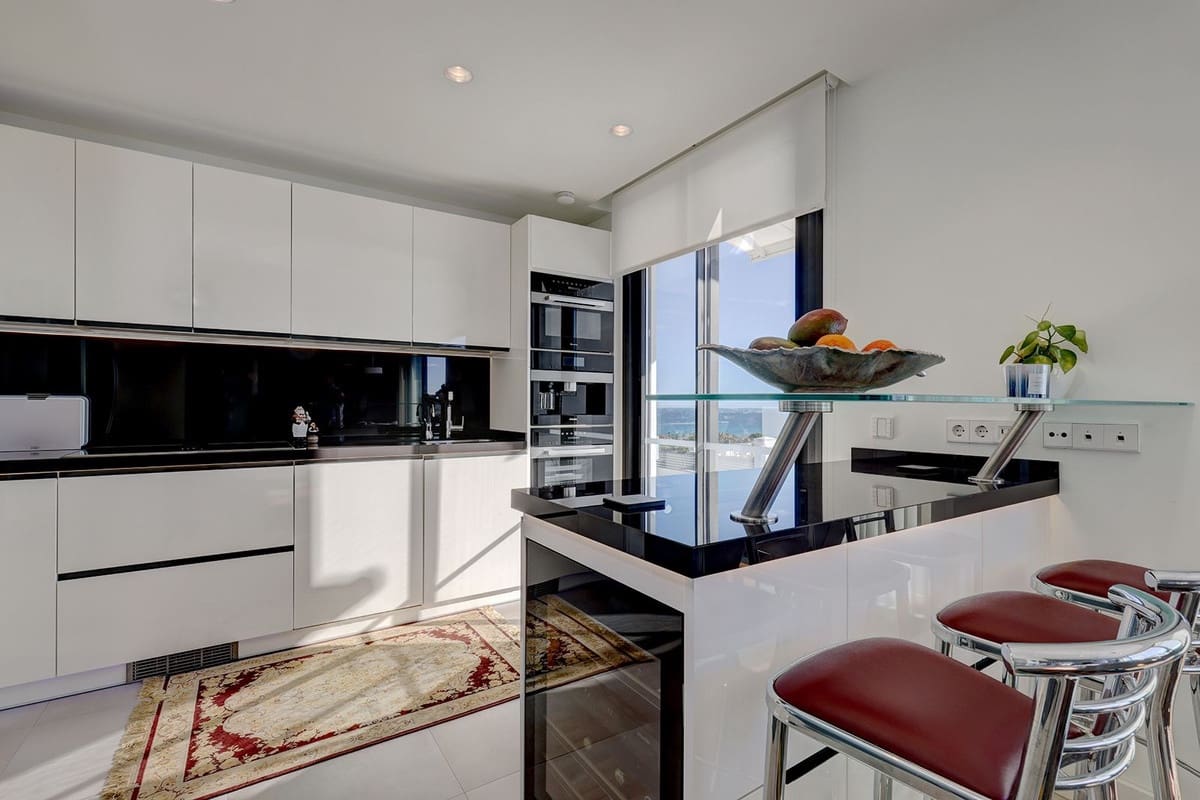 5 bedroom Apartment for sale in Mijas Costa with pool garage - € 3,300,000 (Ref: 9133462)