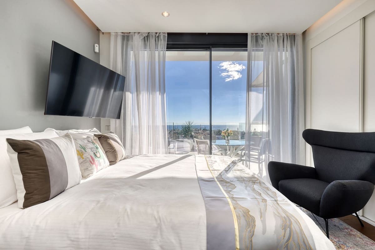 5 bedroom Apartment for sale in Mijas Costa with pool garage - € 3,300,000 (Ref: 9133462)