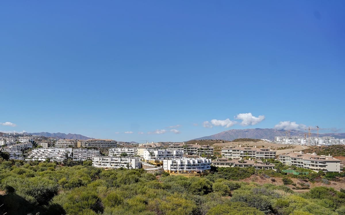 2 makuuhuone Kattohuoneisto myytävänä paikassa La Cala de Mijas mukana uima-altaan 
autotalli - 375 000 € (Ref: 9279673)