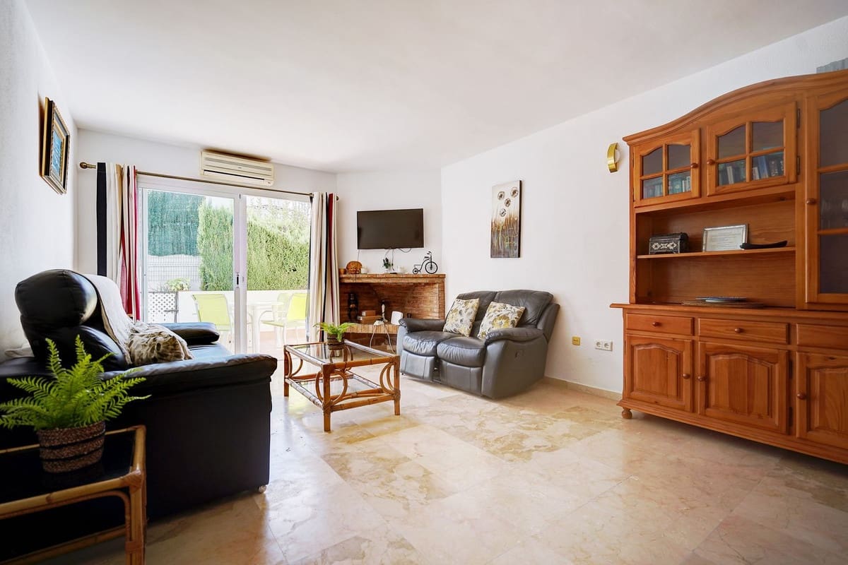 2 bedroom Townhouse for sale in Marbella with pool garage - € 325,000 (Ref: 9331780)