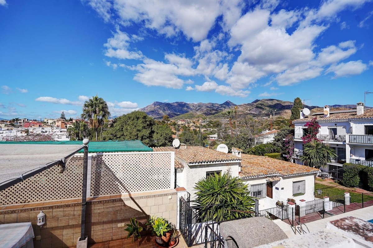 2 bedroom Townhouse for sale in Marbella with pool garage - € 325,000 (Ref: 9331780)