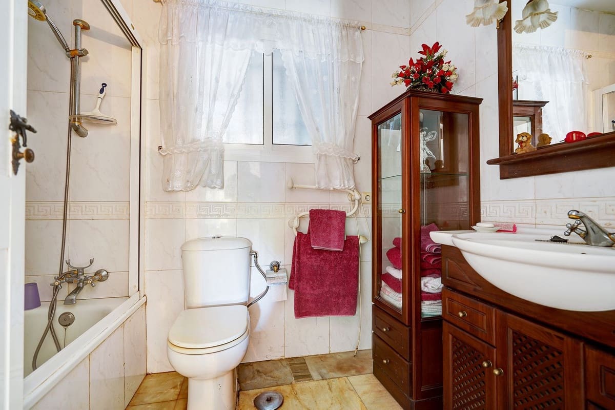 3 sypialnia Willa na sprzedaż w Calahonda z basenem garażem - 699 000 € (Ref: 9426427)