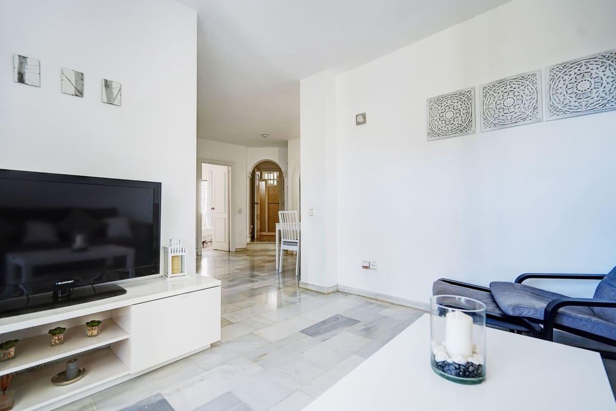 2 bedroom Apartment for sale in Calahonda with pool garage - € 275,000 (Ref: 9491911)