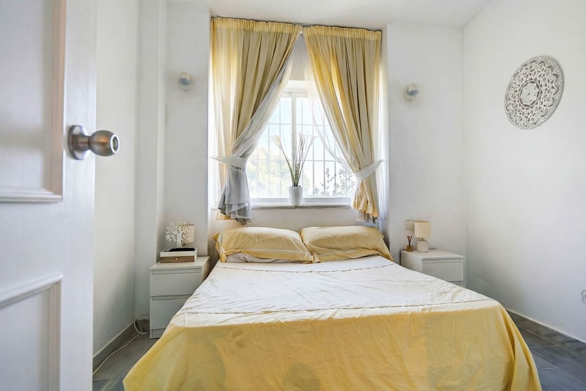 Apartamento de 2 habitaciones en Calahonda en venta con piscina garaje - 275.000 € (Ref: 9491911)