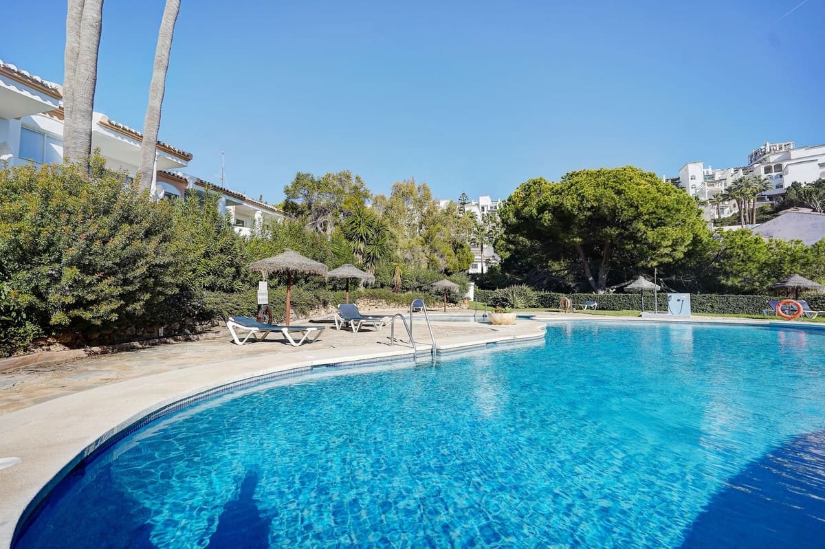 Apartamento de 2 habitaciones en Calahonda en venta con piscina garaje - 275.000 € (Ref: 9491911)