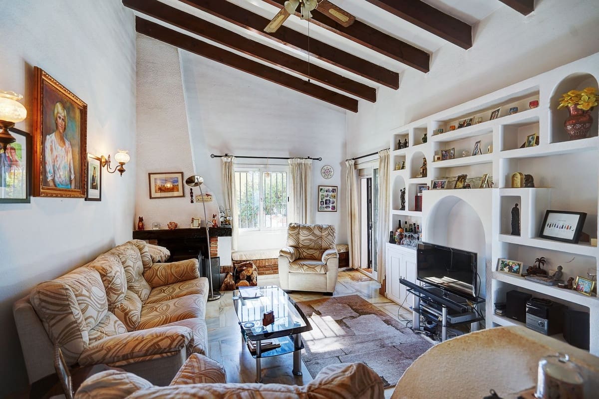 3 bedroom Villa for sale in Calahonda with pool garage - € 650,000 (Ref: 9519282)