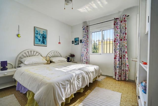 Chalet de 3 habitaciones en Calahonda, Mijas en venta con piscina garaje - 650.000 € (Ref: 9519282)