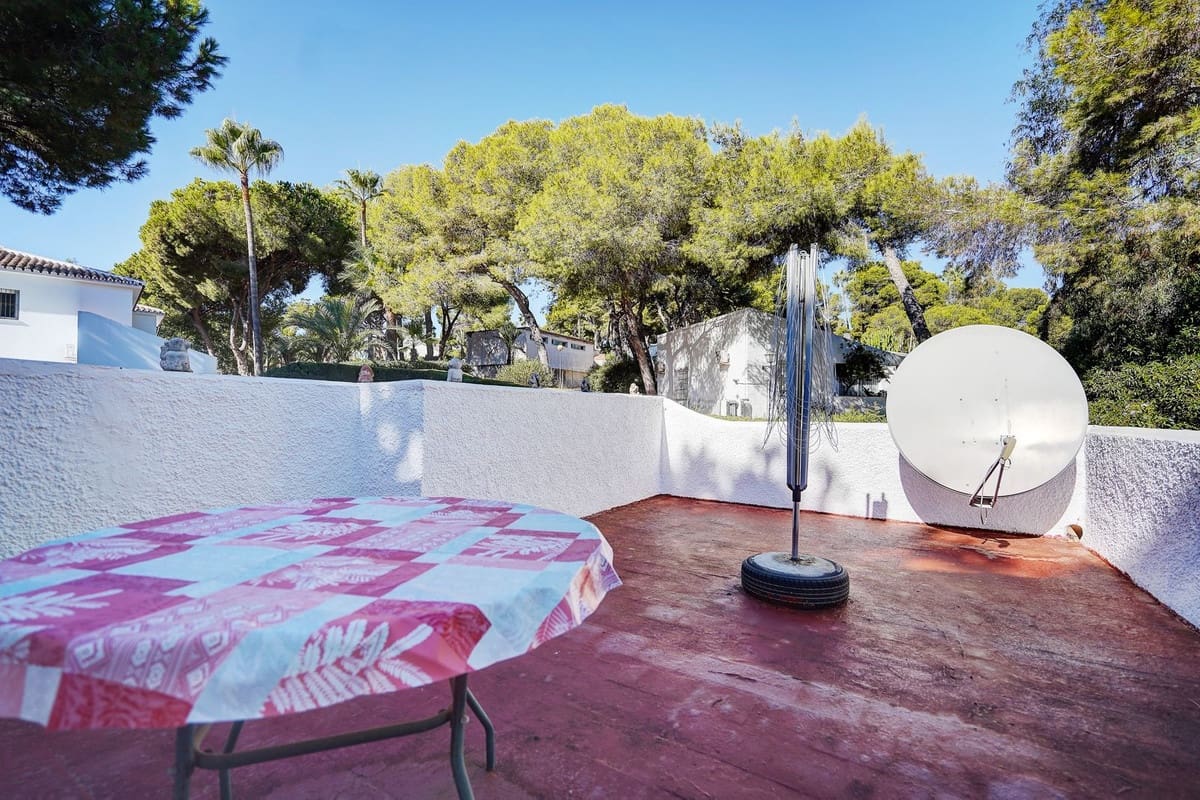 3 bedroom Villa for sale in Calahonda with pool garage - € 599,995 (Ref: 9519282)