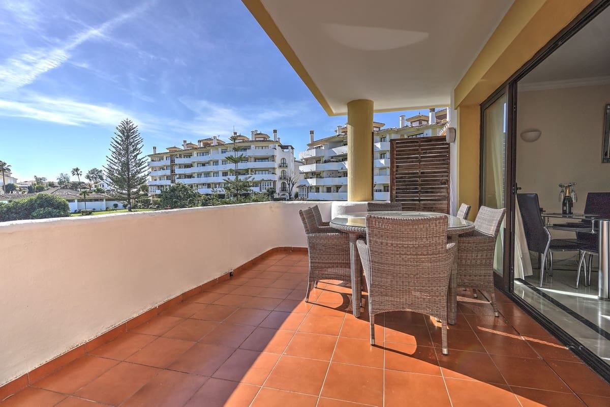2 bedroom Penthouse for sale in Calahonda with pool garage - € 330,000 (Ref: 9604491)