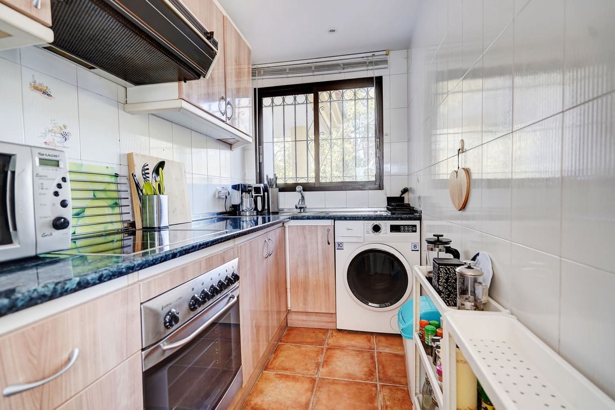 2 bedroom Penthouse for sale in Calahonda with pool garage - € 330,000 (Ref: 9604491)