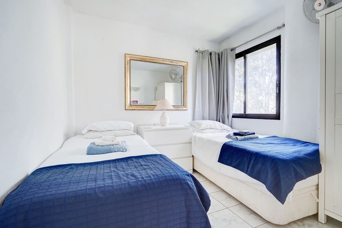 2 bedroom Penthouse for sale in Calahonda with pool garage - € 330,000 (Ref: 9604491)