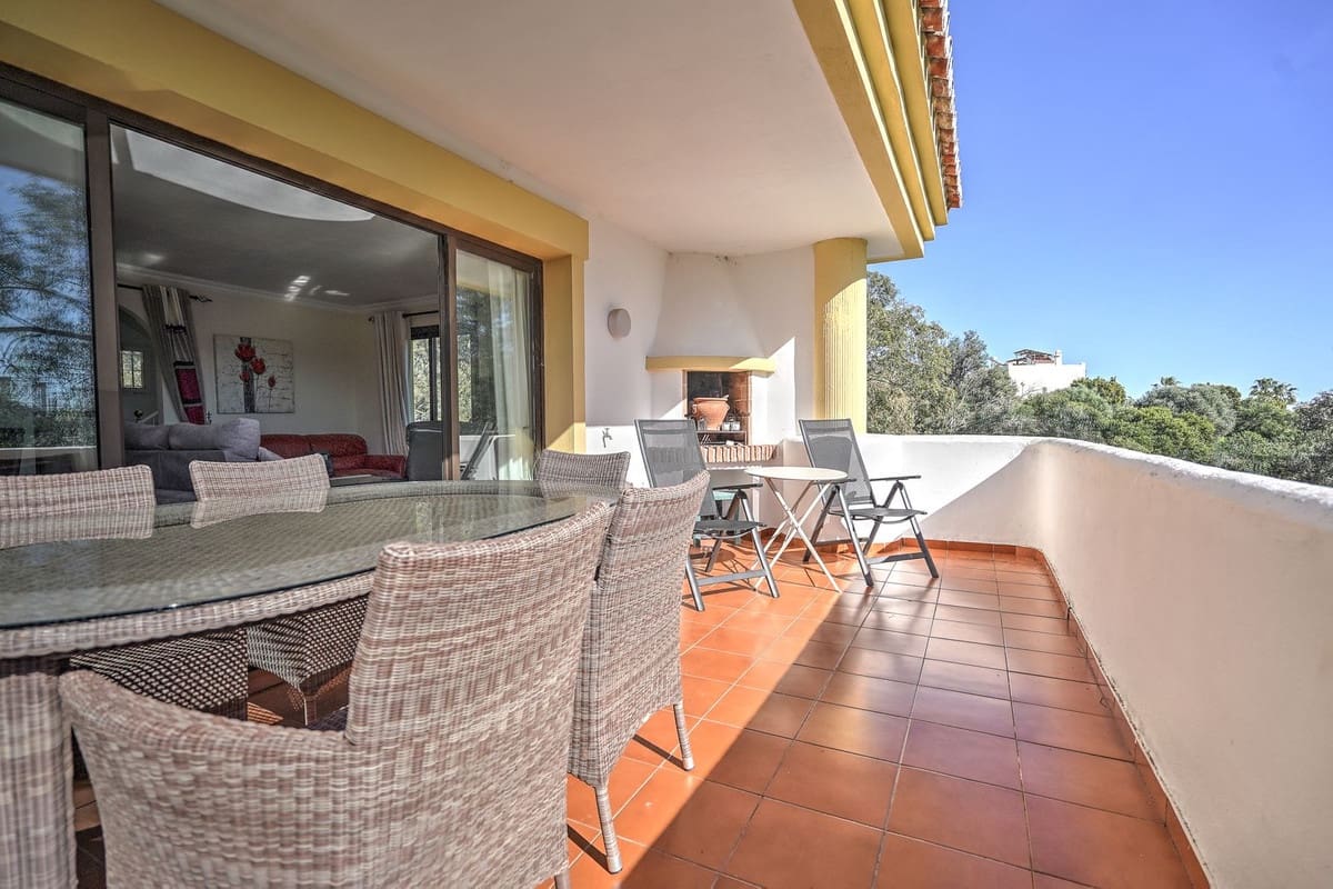 2 bedroom Penthouse for sale in Calahonda with pool garage - € 330,000 (Ref: 9604491)