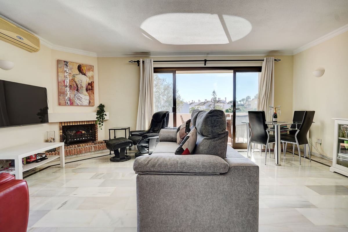 2 bedroom Penthouse for sale in Calahonda with pool garage - € 330,000 (Ref: 9604491)