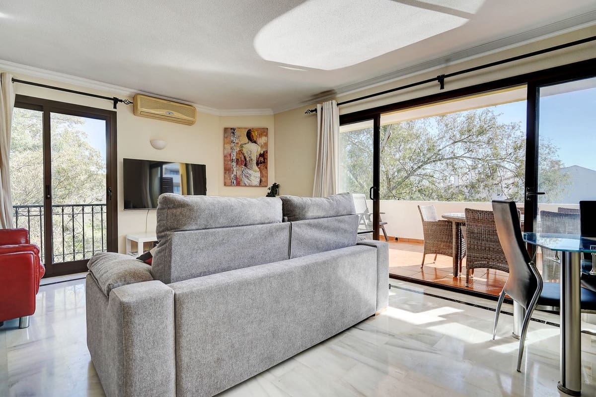 2 bedroom Penthouse for sale in Calahonda with pool garage - € 330,000 (Ref: 9604491)