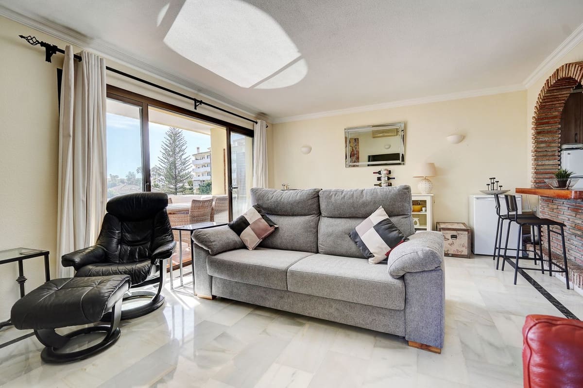 2 bedroom Penthouse for sale in Calahonda with pool garage - € 330,000 (Ref: 9604491)