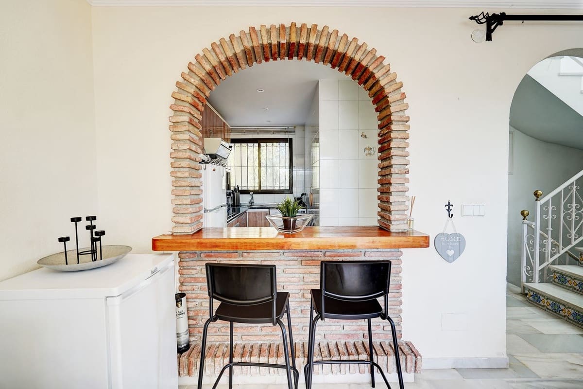 2 bedroom Penthouse for sale in Calahonda with pool garage - € 330,000 (Ref: 9604491)