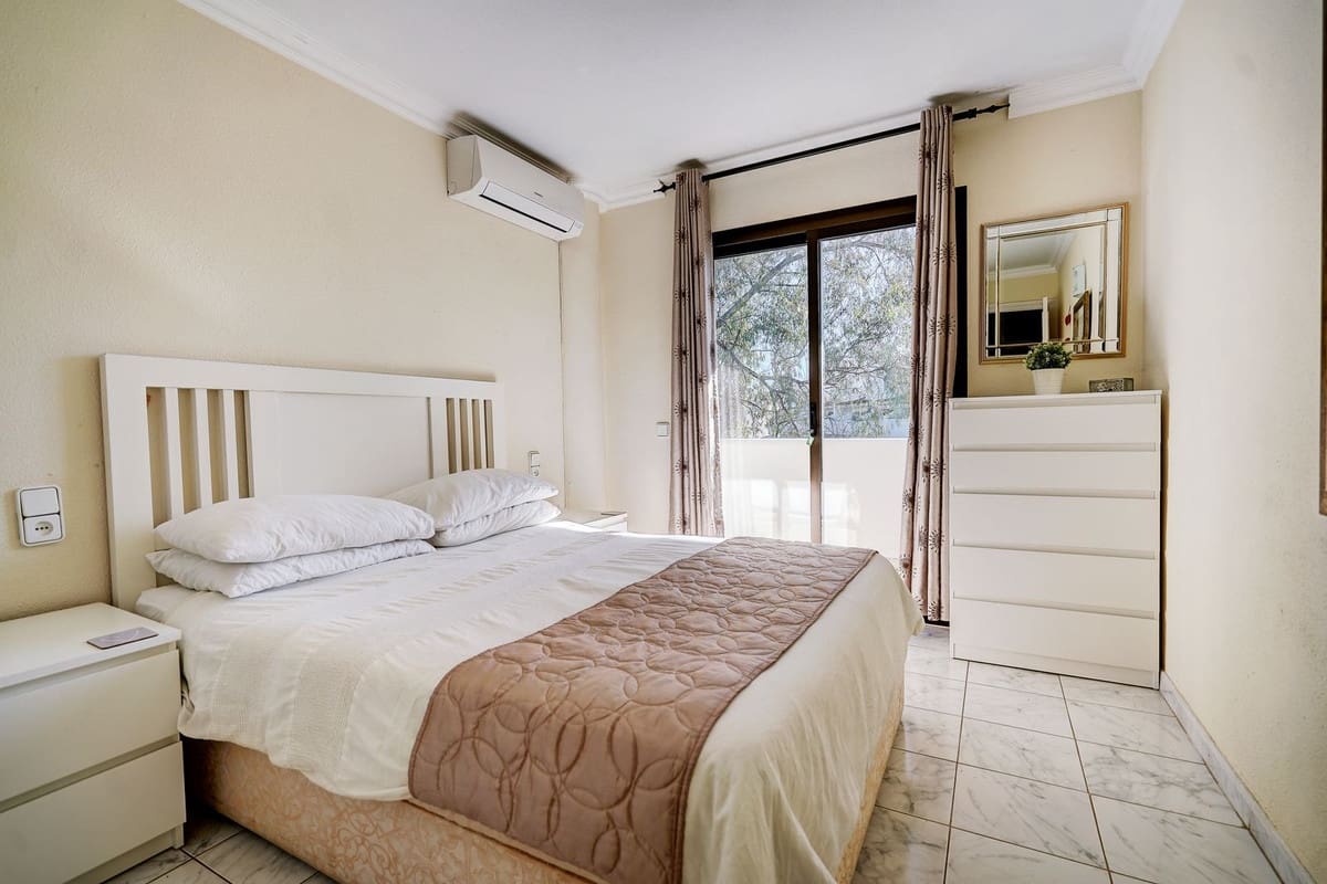 2 bedroom Penthouse for sale in Calahonda with pool garage - € 330,000 (Ref: 9604491)