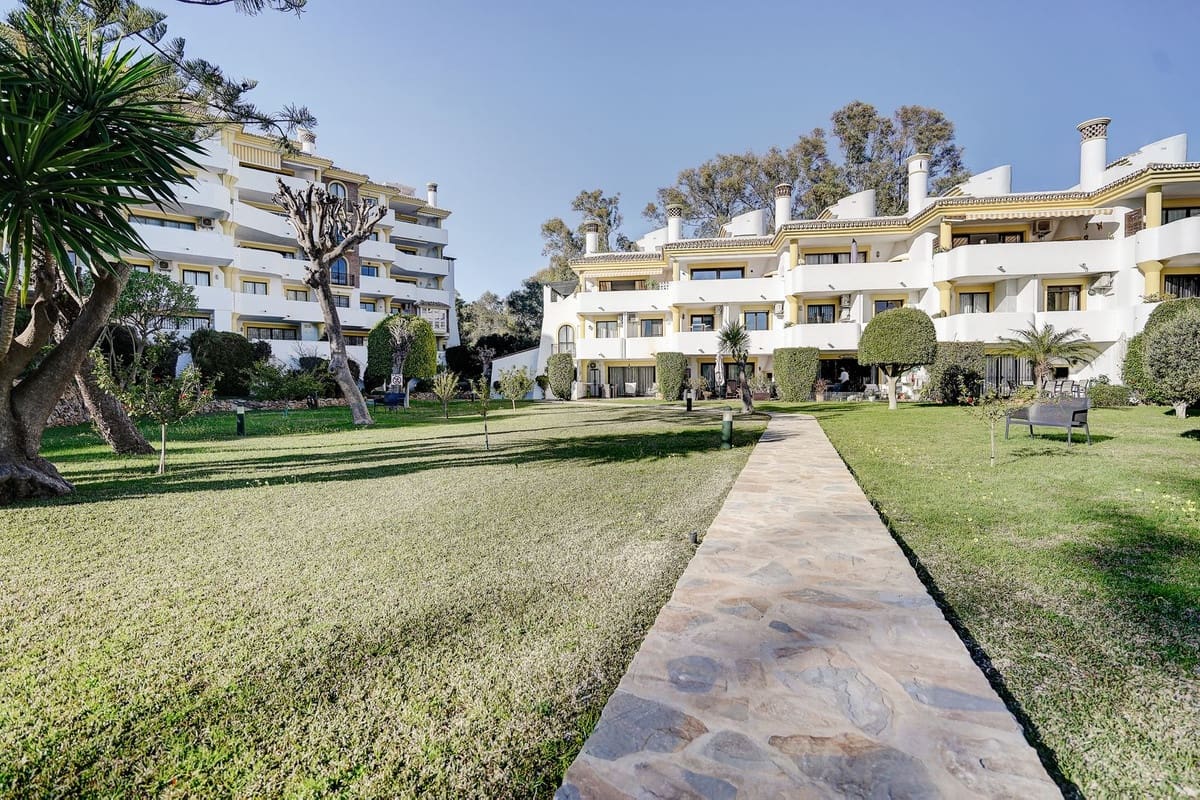 2 bedroom Penthouse for sale in Calahonda with pool garage - € 330,000 (Ref: 9604491)