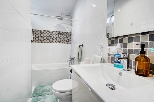 2 sypialnia Willa na sprzedaż w Calahonda, Mijas z basenem garażem - 385 000 € (Ref: 9618706)