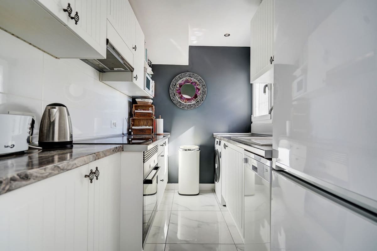 2 bedroom Townhouse for sale in Calahonda with pool garage - € 385,000 (Ref: 9618706)