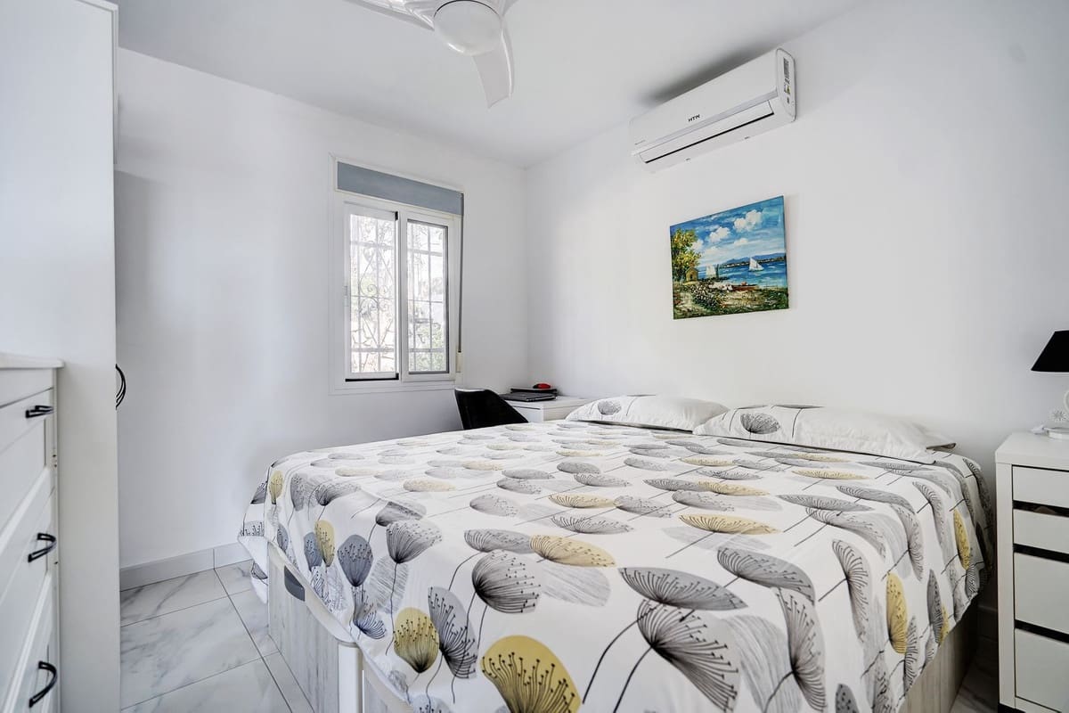 2 bedroom Townhouse for sale in Calahonda with pool garage - € 385,000 (Ref: 9618706)