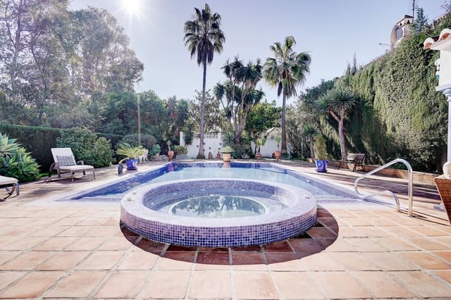 Chalet de 3 habitaciones en Calahonda, Mijas en venta con piscina garaje - 1.099.950 € (Ref: 9635160)