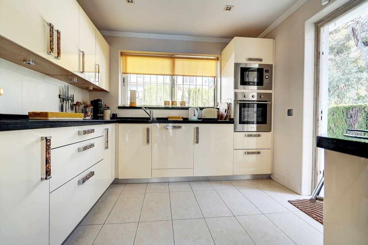 3 chambre Villa/Maison à vendre à Calahonda avec piscine garage - 1 099 950 € (Ref: 9635160)