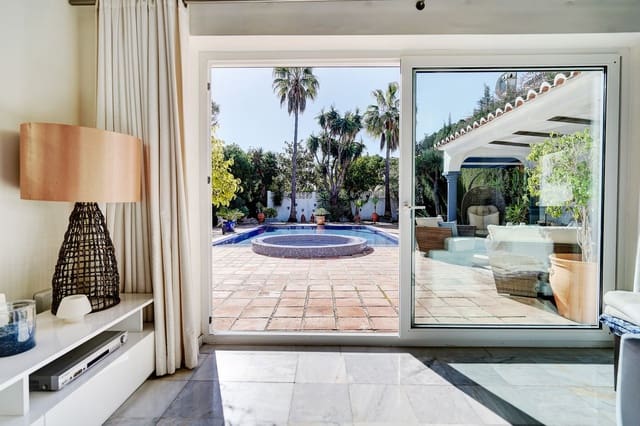 Chalet de 3 habitaciones en Calahonda, Mijas en venta con piscina garaje - 1.099.950 € (Ref: 9635160)