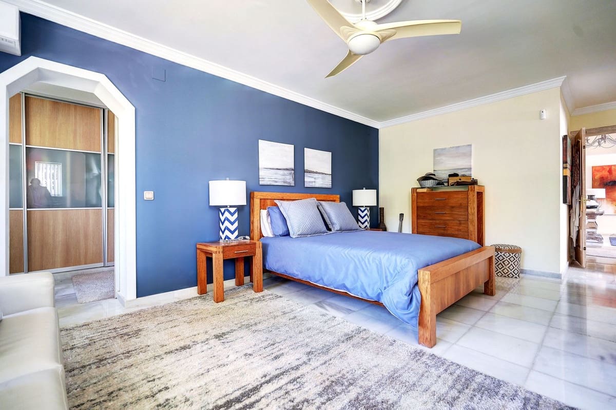 3 bedroom Villa for sale in Calahonda with pool garage - € 1,099,950 (Ref: 9635160)