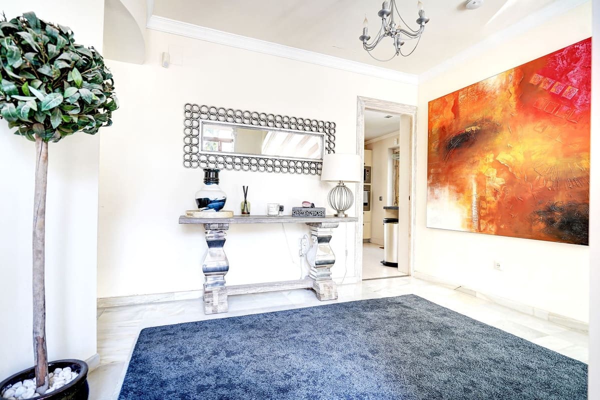 3 bedroom Villa for sale in Calahonda with pool garage - € 999,995 (Ref: 9635160)