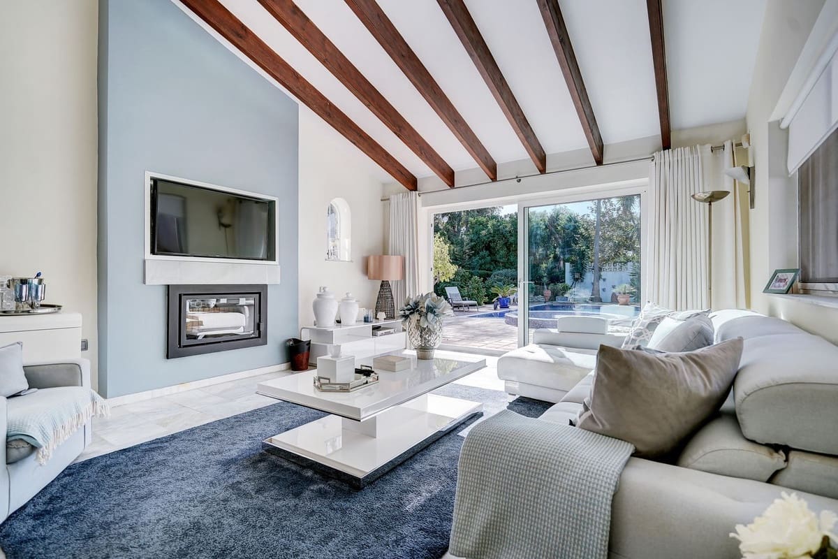 3 bedroom Villa for sale in Calahonda with pool garage - € 999,995 (Ref: 9635160)