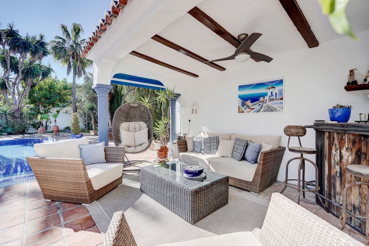 3 bedroom Villa for sale in Calahonda with pool garage - € 999,995 (Ref: 9635160)