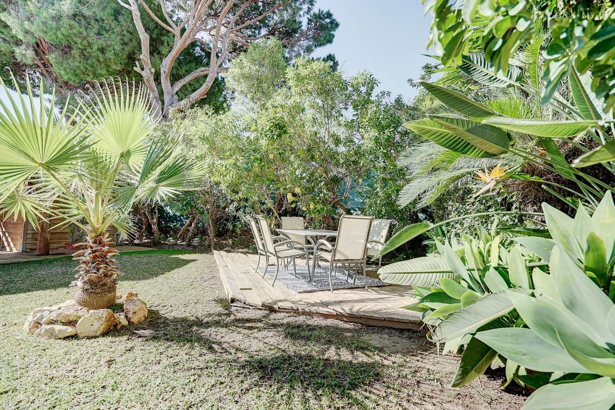 3 bedroom Villa for sale in Calahonda with pool garage - € 999,995 (Ref: 9635160)