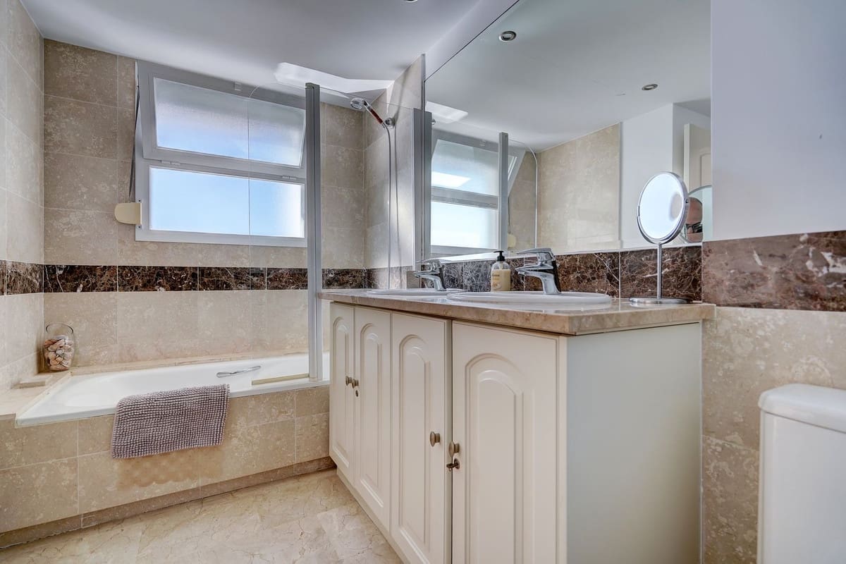 2 quarto Penthouse para venda em Calahonda com piscina garagem - 450 000 € (Ref: 9781251)