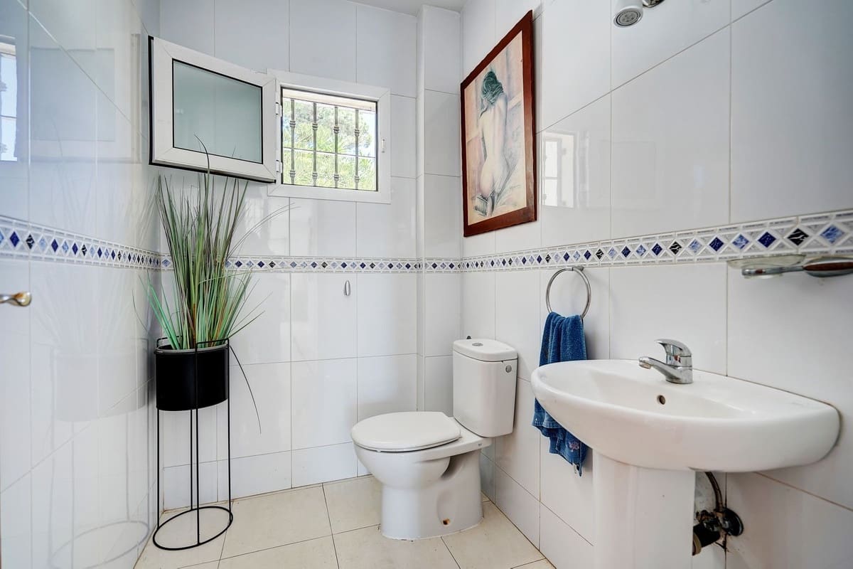 4 sypialnia Willa na sprzedaż w Fuengirola z basenem garażem - 850 000 € (Ref: 9789793)