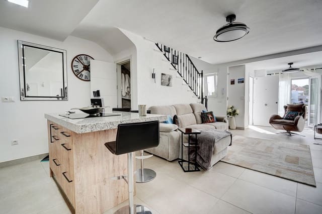 Casa de 3 habitaciones en La Reserva, Marbella en venta con piscina garaje - 399.995 € (Ref: 9793670)