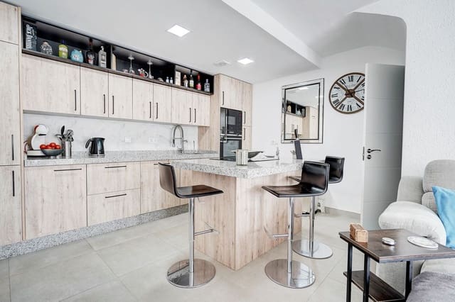 Casa de 3 habitaciones en La Reserva, Marbella en venta con piscina garaje - 399.995 € (Ref: 9793670)