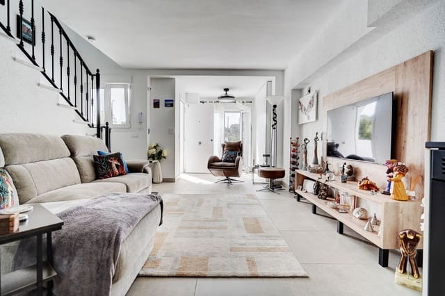 Casa de 3 habitaciones en La Reserva, Marbella en venta con piscina garaje - 399.995 € (Ref: 9793670)