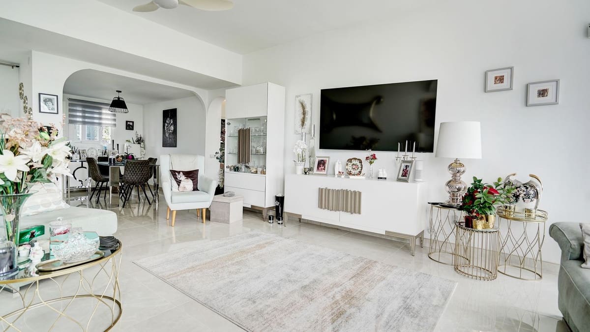 3 bedroom Villa for sale in Mijas with pool garage - € 825,000 (Ref: 9802710)