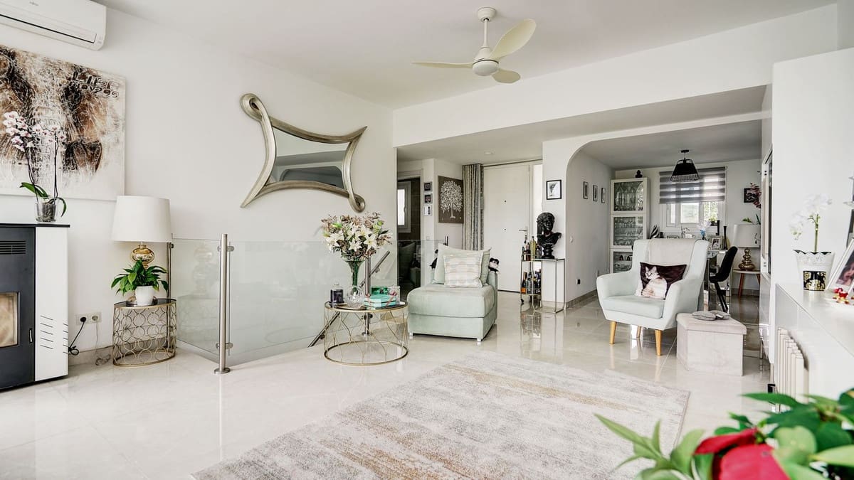 3 bedroom Villa for sale in Mijas with pool garage - € 825,000 (Ref: 9802710)