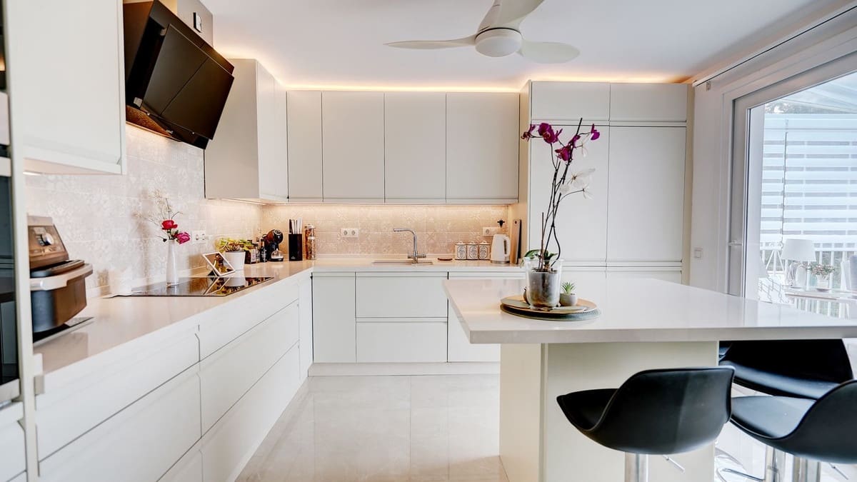 3 bedroom Villa for sale in Mijas with pool garage - € 825,000 (Ref: 9802710)